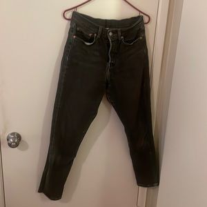 LEVIS 27 mom jean faded black